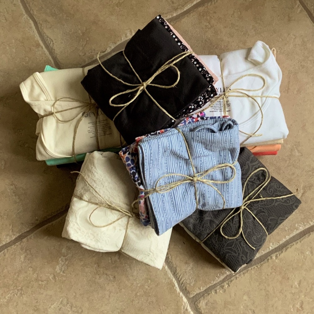 Bundle Or Make An Offer —> See 👀 Inside